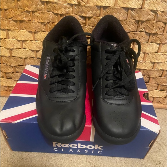 Women’s Reebok, size 6, - Picture 2 of 3